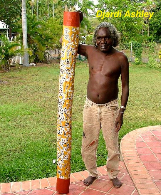 image of very proud Australian aboriginal art painter 